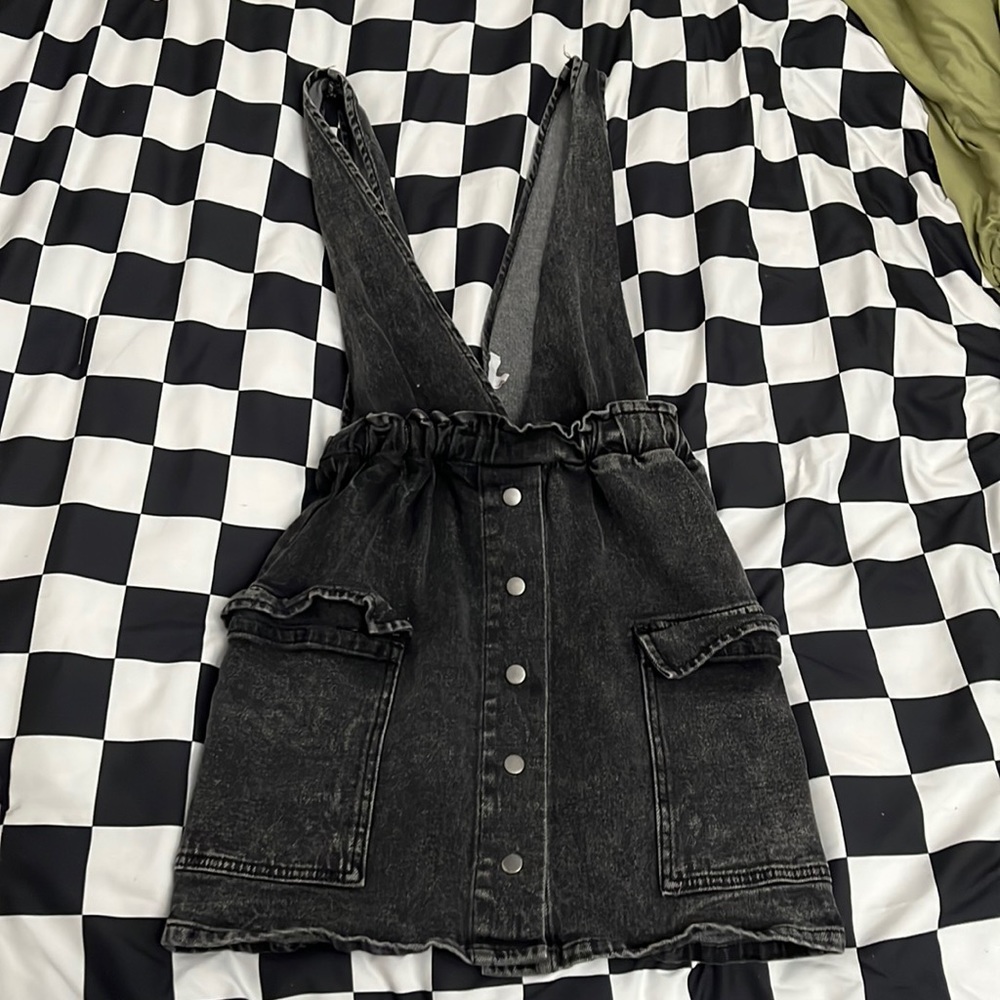 I got this a Dillards it’s au her cute black jean dress! It’s an XS